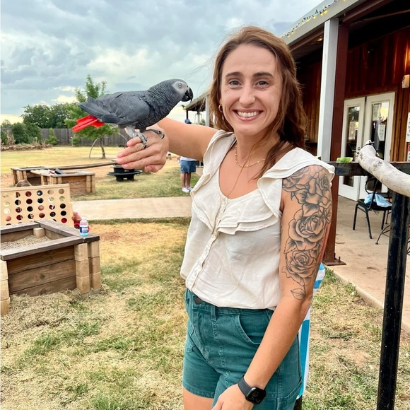 Meet your Posher, Britney - Picture 1 of 1